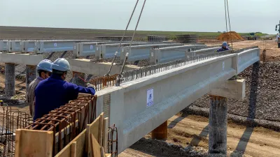 Para Bordet, tanto el acceso Este a Paraná por la RN 12 como la Autovía de la RN 18, que fueron postergadas durante el gobierno nacional anterior, son “algo que largamente esperaban los paranaenses, pero también todos los entrerrianos que venimos a la capital de esta provincia”.