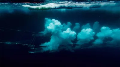 Imágenes tomadas por Greenpeace durante una "exploración sísmica" en aguas cercanas a Groenlandia.