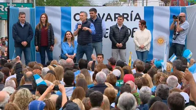 Durante su discurso, Macri se mostró escoltado por Vidal y acompañado por la vicepresidenta, Gabriela Michetti; y los candidatos a diputados bonaerenses, Cristian Ritondo y María Luján Rey.