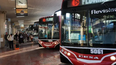 Entre otras rutas y recorridos, se recupera así el servicio que une la ciudad de Paraná con la de Santa Fe, como así también las conexiones de la provincia con la Ciudad Autónoma de Buenos Aires, Córdoba y Mar del Plata.