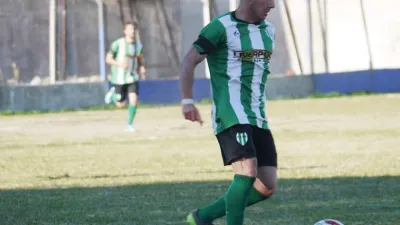 Fútbol: Oro Verde empató y ahora comparte la cima con Belgrano, su próximo rival
