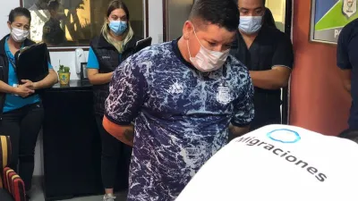 El momento en que le notifican a El Paisa la expulsión del país