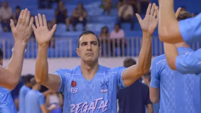 Regatas Corrientes retirará la camiseta número 13 del entrerriano Paolo Quinteros