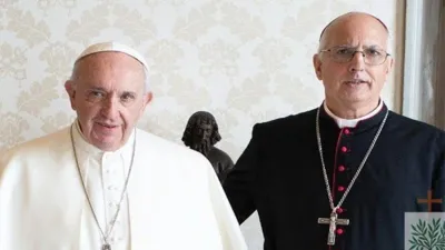 El Papa Francisco junto al obispo castrense Santiago Olivera.