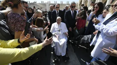 El Papa Francisco volvió a la Plaza de San Pedro luego de su internación.