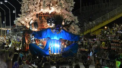 Papelitos (Club Juventud Unida) inauguró la tercera fecha del Carnaval del País con casi 14 mil espectadores en el Corsódromo.