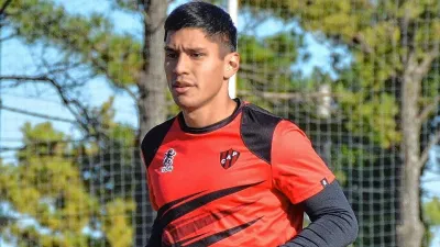 Fútbol: Patronato acordó la continuidad del defensor Lucas Kruspzky