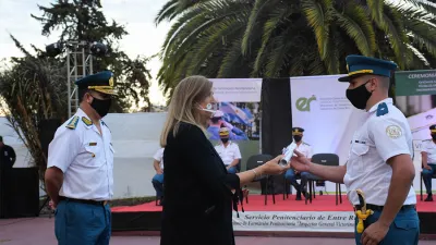 La ceremonia de egreso fue presidida por la ministra Romero, quien estuvo acompañada por el secretario de Justicia, Pablo Biaggini; el director del Servicio Penitenciario, Marcelo Sánchez, y la intendenta de Villaguay, Claudia Monjo.