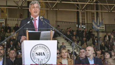 Nicolás Pino, presidente de la Sociedad Rural, criticó el “saqueo al campo”, pero extendió un crédito inicial del campo al nuevo ministro de Economía.