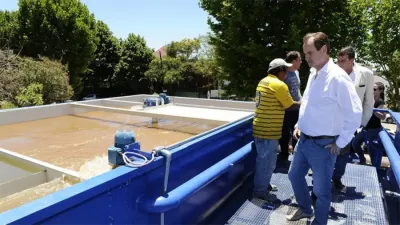 El gobernador Gustavo Bordet firmó en abril del año pasado, el contrato de obra para construir en Villa Paranacito una nueva planta potabilizadora con una inversión de 12 millones de pesos.