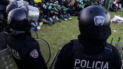 Detuvieron a 50 hinchas de Deportivo Cali con armas blancas en Puerto Madero