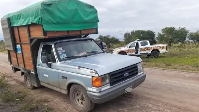 El transportador: en un solo día, la Policía Rural lo demoró dos veces por transportar 22 perros y 11 cazadores a la Colonia El Potrero.