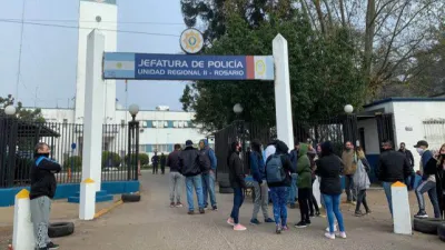 protesta Jefatura de Policía de Rosario 