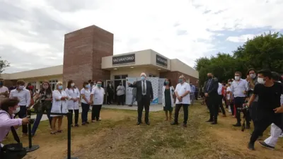 Ginés González García, en el vacunatorio del hospital Posadas.