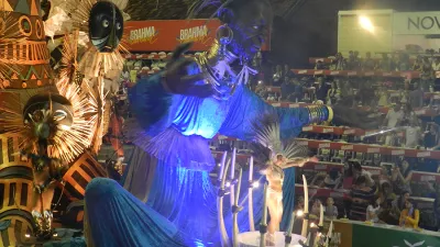 Papelitos (Club Juventud Unida) abrió la octava noche en el Corsódromo “José Luis Gestro”. 