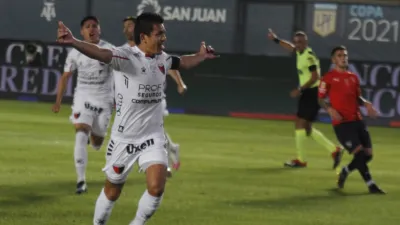 Colón de Santa Fe venció a Independiente y el viernes irá por su primer título en Primera