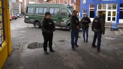 Allanaron 'La Bombonera' y Casa Amarilla por una supuesta reventa de entradas