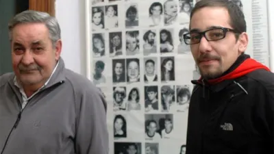 Francisco con su padre, poco después de haber recuperado su identidad. 