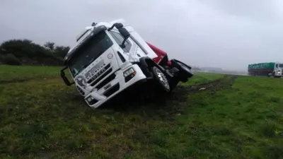 Volcó un camión en la autovía 14