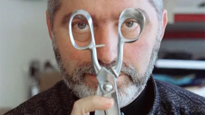 Apodado por Coco Chanel “El metalúrgico de la moda”, revolucionó las pasarelas con sus vestidos metálicos.