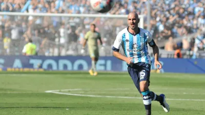 Racing derrotó a Godoy Cruz y celebró la clasificación en la despedida de “Licha” López