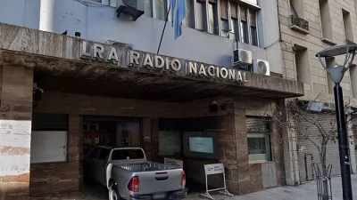 El gobierno nacional eliminó la dirección de 49 emisoras provinciales. Ahora los pueblos del interior del país podrán enterarse solo del estado del tránsito en la General Paz.