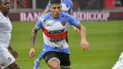 Raúl Lozano no podrá firmar con Lanús porque sufrió una “fractura por estrés”