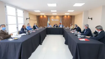 En La Rioja el Presidente reunió a los gobernadores del PJ, de los cuales participaron algunos de manera presencial y otros virtual.