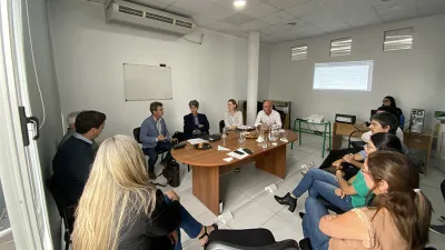 El encuentro en la sede de la UEP permitió analizar los avances vinculados con obras de saneamiento de aguas residuales.