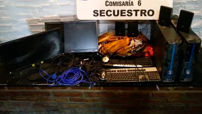 robo computadoras escuelas 