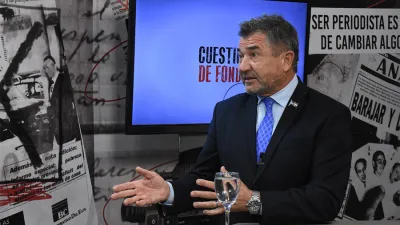Roncaglia respecto de la creación de la División de Investigación de Actos de Corrupción. “La Policía no va a tener autonomía de investigación de actos de corrupción. Siempre va a investigar la Justicia. Siempre va a estar en cabeza del fiscal la investigación”. 