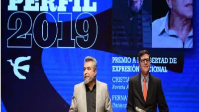 Fernando Ruiz junto a Cristian Alarcón