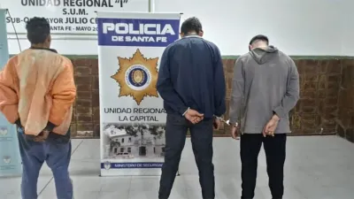 Imagen de personas detenidas por los saqueos en Santa Fe.