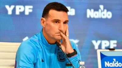 Scaloni cobró los premios del Mundial, mientras espera reunirse con Messi