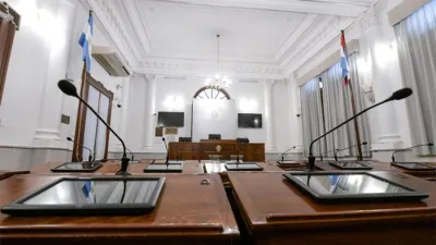 Los organismos de control constitucional de la Provincia esperan que el Ejecutivo y la Legislatura definan posturas. Los legisladores deberán decidir más allá de la opinión del gobernador.