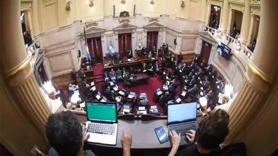 Los senadores nacionales cobrarán hasta 23 veces el salario mínimo. Esto representa casi 9 millones de pesos por mes. En las últimas semanas se prefirió evitar el debate público sobre las dietas.