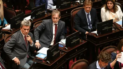 Los senadores radicales Víctor Zimmermann, Eduardo Vischi y Rodolfo Suárez.