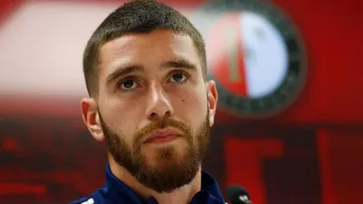 En Feneyoord esperan contar con el entrerriano Senesi para el 24 de noviembre