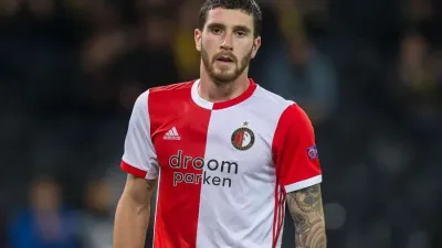 Sevilla hizo una oferta por el entrerriano Senesi, pero Feyenoord quiere el doble