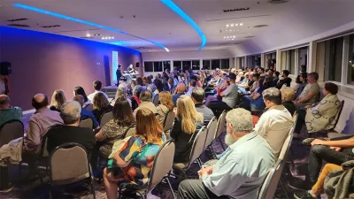 Con un salón colmado, Reynaldo Sietecase reflexionó sobre “Periodismo en tiempos de odio”.