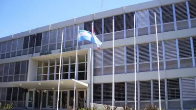 La audiencia de apelación por el embargo por tres mil millones de pesos en la causa de los contratos truchos en la Legislatura entrerriana, se hará el próximo 2 de septiembre. 