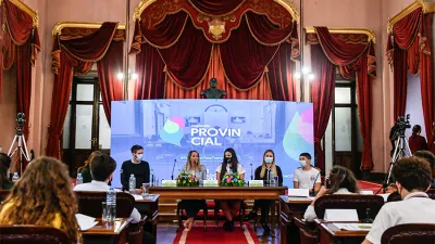 Stratta sobre el Senado Juvenil: “Es un orgullo haber tenido la posibilidad de verlos crecer, debatir y, sobre todo, participar para transformar”.