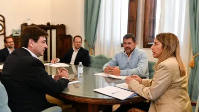 Stratta con integrantes de la comisión Labor Parlamentaria