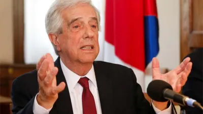 El ex mandatario fue operado con éxito ayer por una “hipertrofia prostática benigna”. Aseguran que la intervención no tiene “nada que ver” con la patología oncológica que le fue descubierta al año pasado.