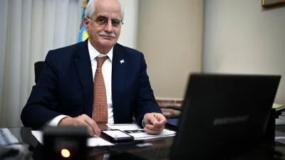 Taiana sostiene que el Estado debe tener una mayor participación en la Hidrovía.