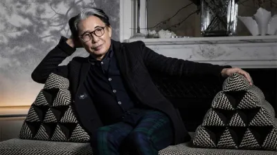 Kenzo Takada, en su casa de París en 2019. Fue el primer creador japonés en conquistar París y abrir el camino internacional a compatriotas como Yohji Yamamoto o Issey Miyake.