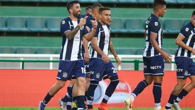 Desde los penales, Talleres sacó a Vélez de la Copa Argentina para meterse en octavos