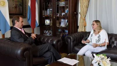 El gobernador Gustavo Bordet y la ministra de Desarrollo Social, Marisa Paira.