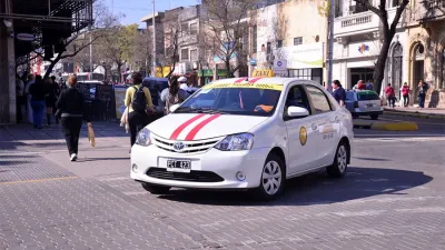 La Municipalidad de Paraná acordó un nuevo método para los aumentos de taxis a través de una fórmula polinómica para ese cálculo.
