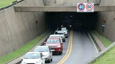 Imagen de archivo. La Policía informó que tan sólo por el Túnel Subfluvial se reportó el ingreso de 13.000 vehículos con visitantes.